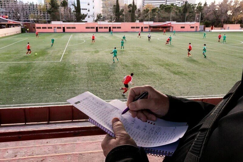 Analista-toma-nota-1-1